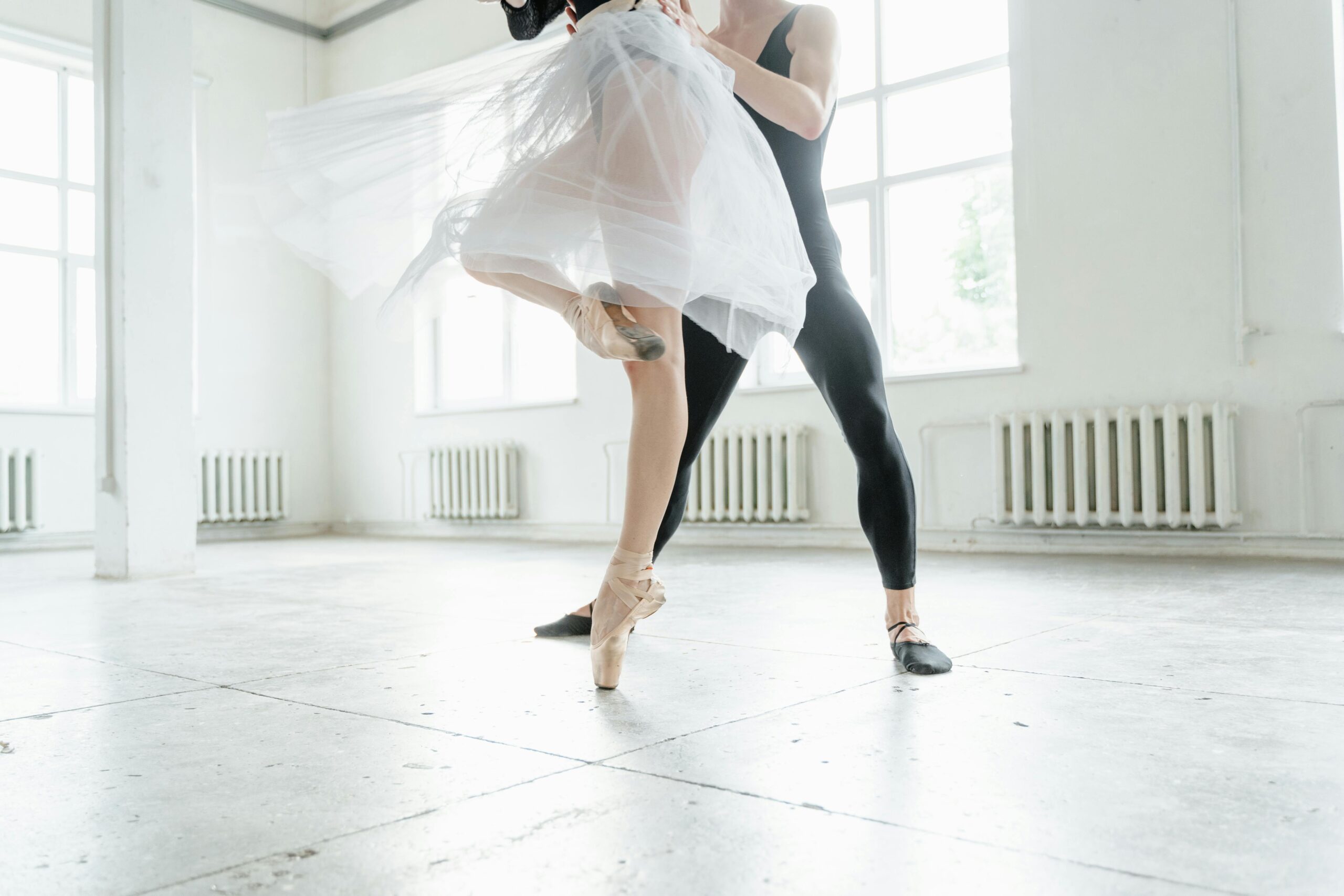 Dancing With a Stranger: Understanding Apathy in Huntington’s Disease Through Caregivers